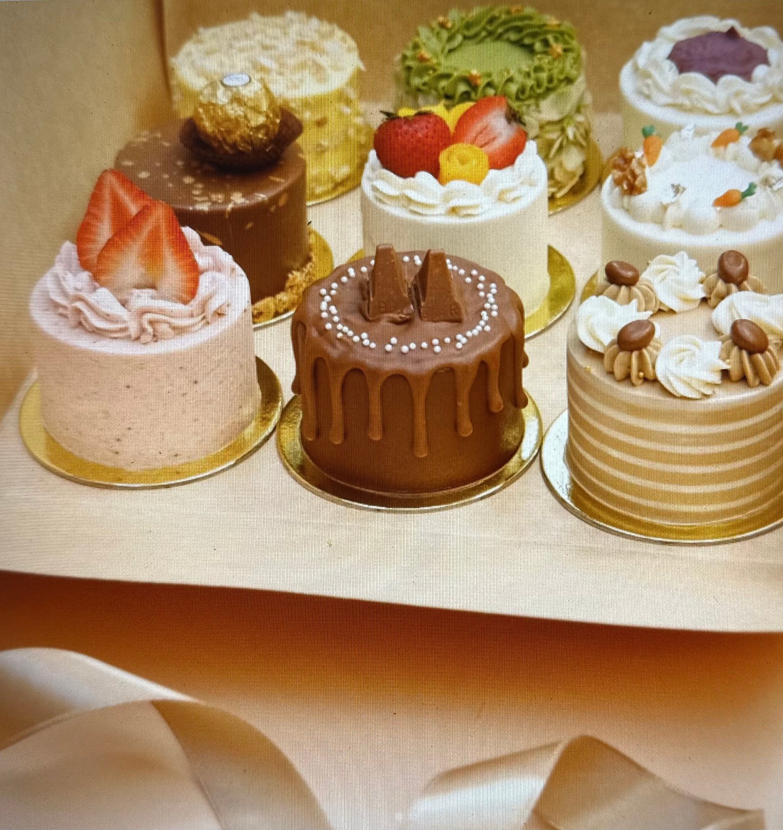9-piece pack of mini cakes（NIJI Dessert）